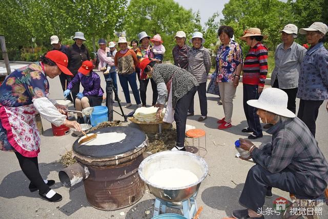 山村煎餅節(jié)演繹舌尖上的鄉(xiāng)村美食 免費(fèi)品嘗還管飽