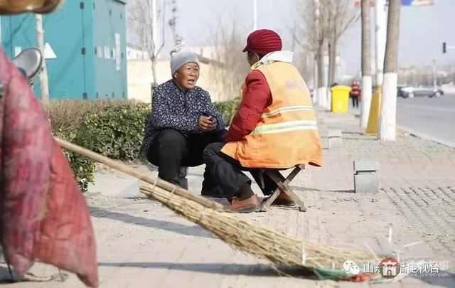 哥哥下落不明，和媳婦離婚，日照小伙帶精神病媽媽打工六年……想有個家！